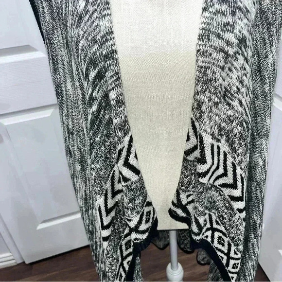 Absolutely Famous plus size, sleeveless, open front, open knit, sweater - Picture 9 of 11